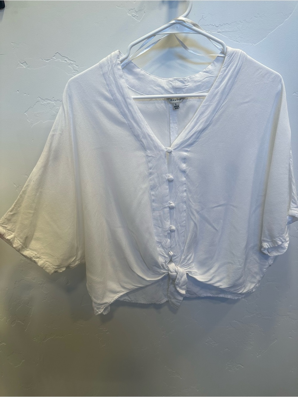 Sim and Sam- Lightweight White Button-Front Tie Hem Top - Women Size Large